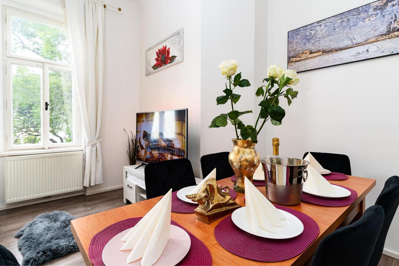 Emperors Elegance Suite Прага Екстериор снимка